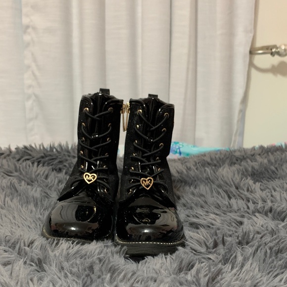 Girls Michael Kors Haskell Heart - Picture 1 of 4
